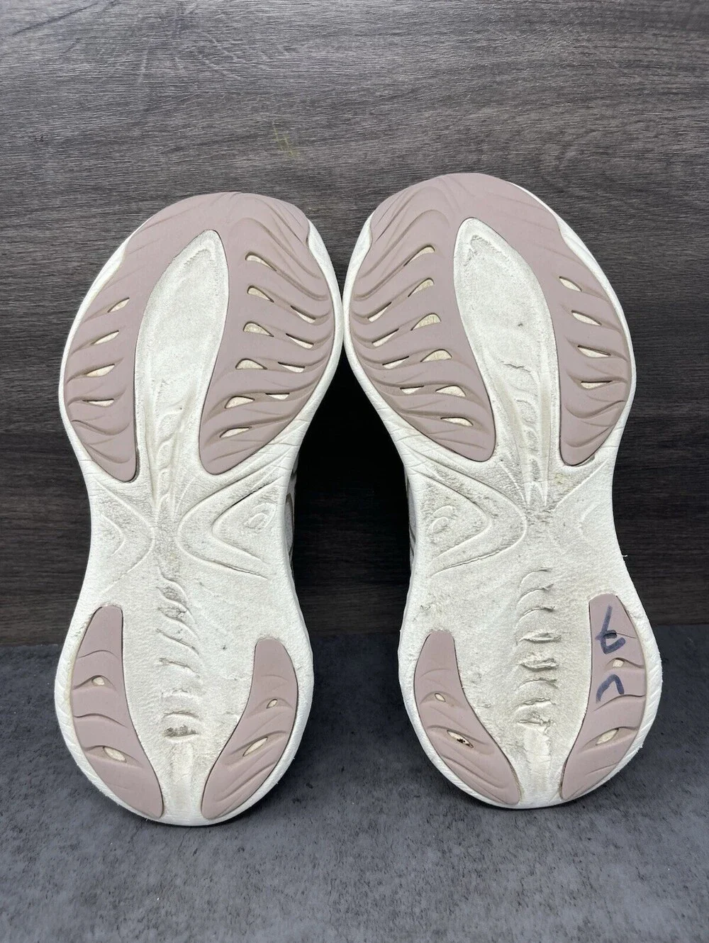 ASICS Gel Nimbus 26 Cream Beige Womens Size 8.5 Running Walking Shoes 1012B441